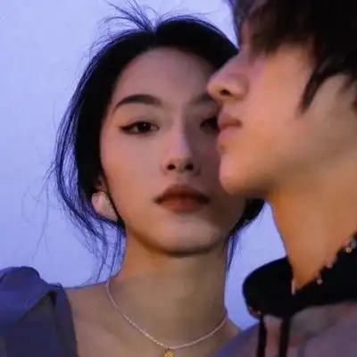 情侣头像九我是在陪我喜欢的男孩子长大