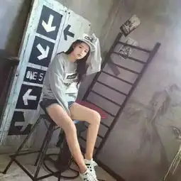 求一张和这个图片相匹配的情侣头像