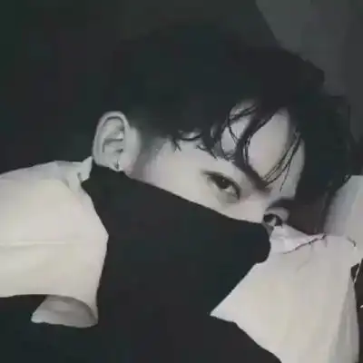 男生压女生污图情侣头像