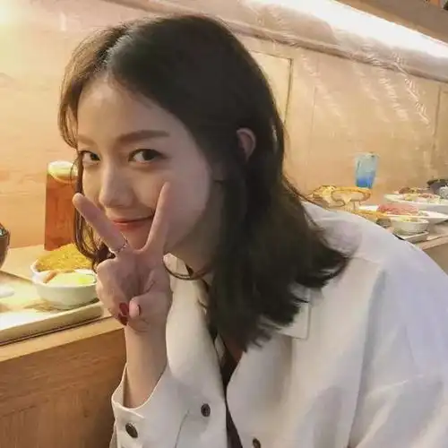 69年属鸡女微信头像用啥