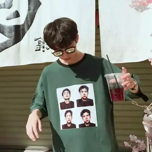 捂着男生脸的情侣头像拍