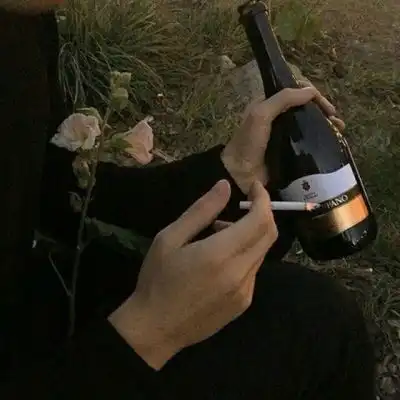 夜晚背景头像男