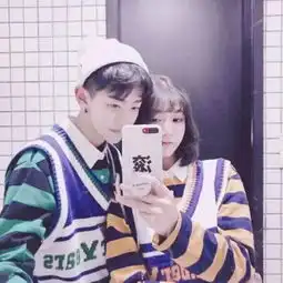 我很容易哄的,说不定一个抱抱就哄qq情侣头像我要个性网