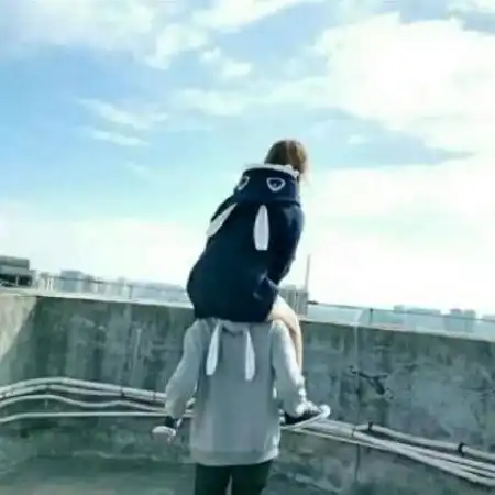 浪漫唯美干净情侣头像懵懵懂懂着最初的你
