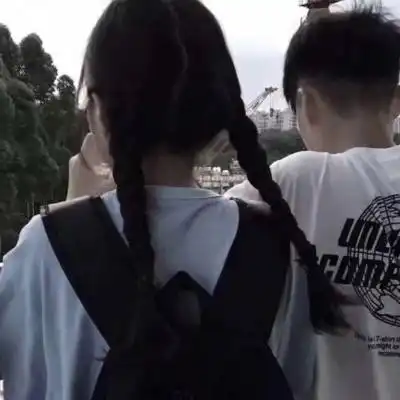 qq情侣头像一个人背影