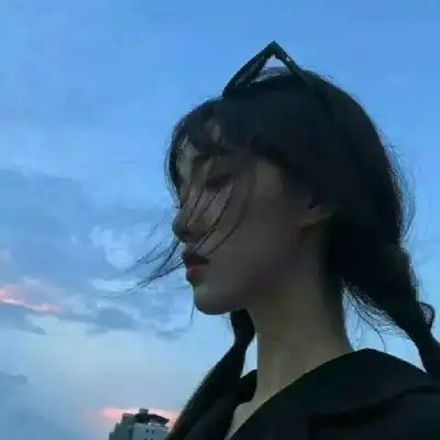 最酷霸气女生侧脸头像