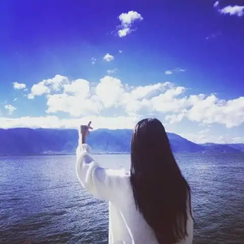 情侣头像我睡了,我的诗记下你的温柔,你不妨安心去做成绿荫