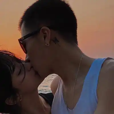 ins真人恩爱情头撞上你的风华正情侣头像我要个性网