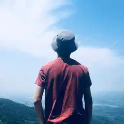 qq头像情侣唯美背影在远