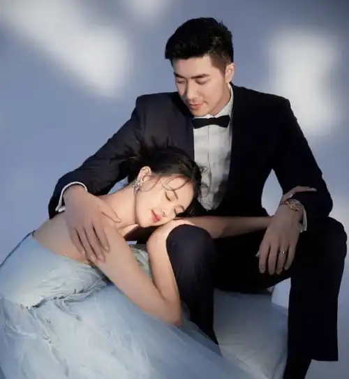 张常宁与吴冠希公布婚期婚纱照亮相全网,颜值身材堪比杂志封面
