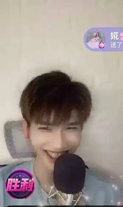 抖音吴世勋和抖音朴灿烈直播间狭路相逢,滤镜一关诈骗组合一网打尽