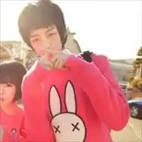 求qq红色情侣头像