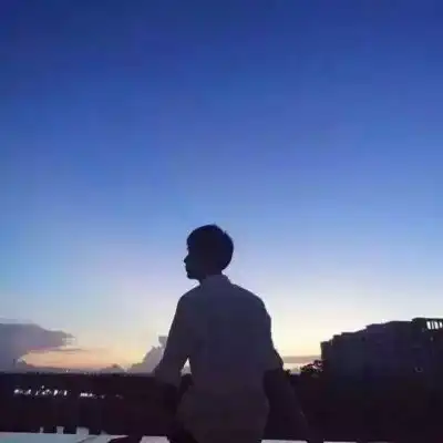 qq头像情侣唯美背影钟无