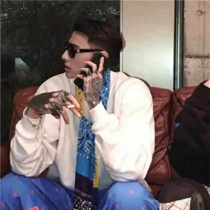 复古头像男抽烟复古