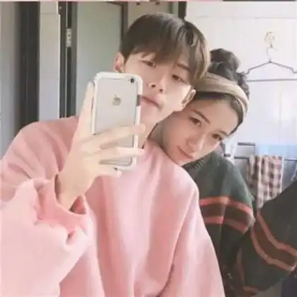 情侣头像清纯一男一女,我们有着太多的模切