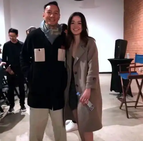 吴彦祖秃头真成苏大强近照明显脱发,发际线后移脑门堪比陈奕迅