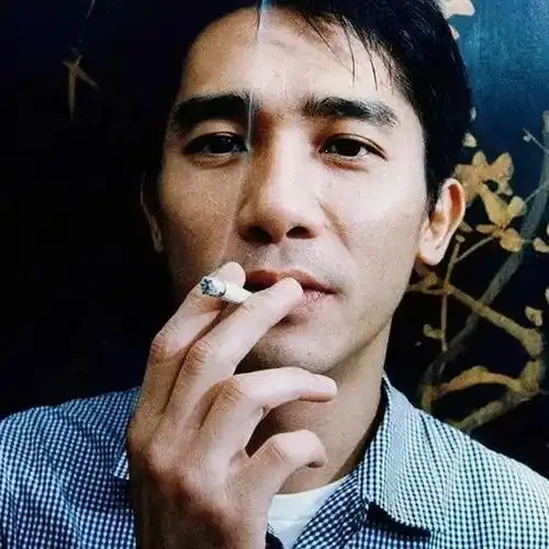 背景头像男周焯华