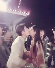 何炅王菁恋情曝光何老师在娱乐圈人缘超好与众女星合影