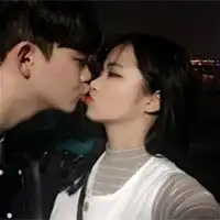 接吻头像情侣一式两张搞