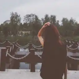 qq头像情侣唯美背影情侣