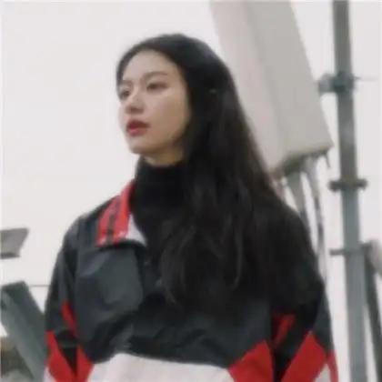 个性情侣头像一男一女,虽然相爱但是眼中带着遗憾