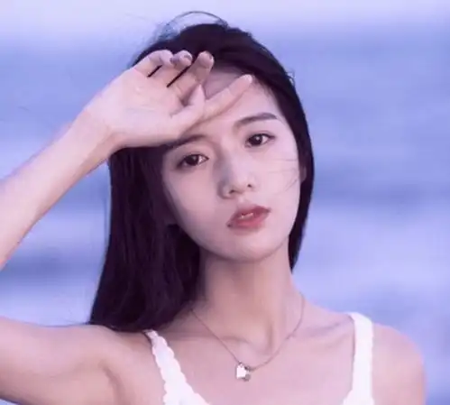 低调又高雅的头像女真人