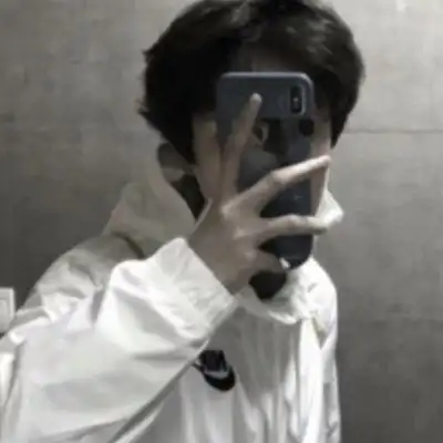 捂着男生脸的情侣头像大
