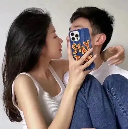 情侣头像忍耐是浪漫的卑躬屈膝