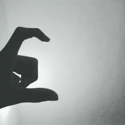 比心手势图片头像拿心手势的女生头像只有手