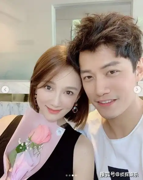陈乔恩带男友与舒淇等小聚,两人当众贴脸合影甜掉牙,超有夫妻相