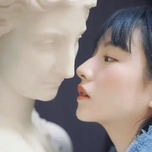 女生头像爱没有方向但你是导航