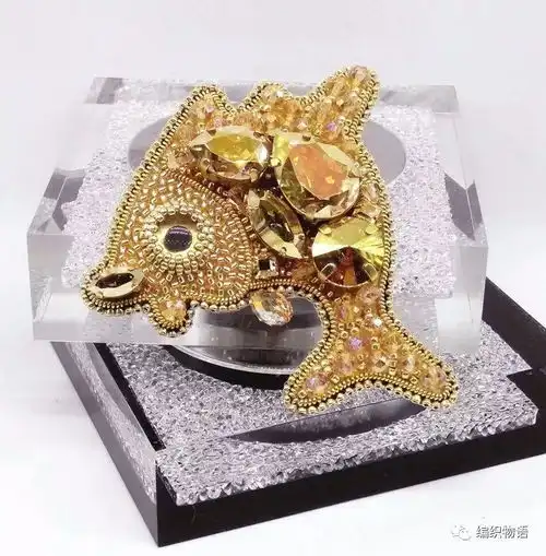 做自己最喜欢最别致的珠绣胸针