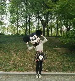 这个米老鼠里面的女孩你们猜猜漂亮吗