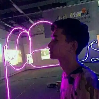 最潮霸气情侣头像一人一张社会人纹身或染发