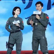 韩庚卢靖姗机场秀恩爱,想给这些明星情侣搬民政局啊